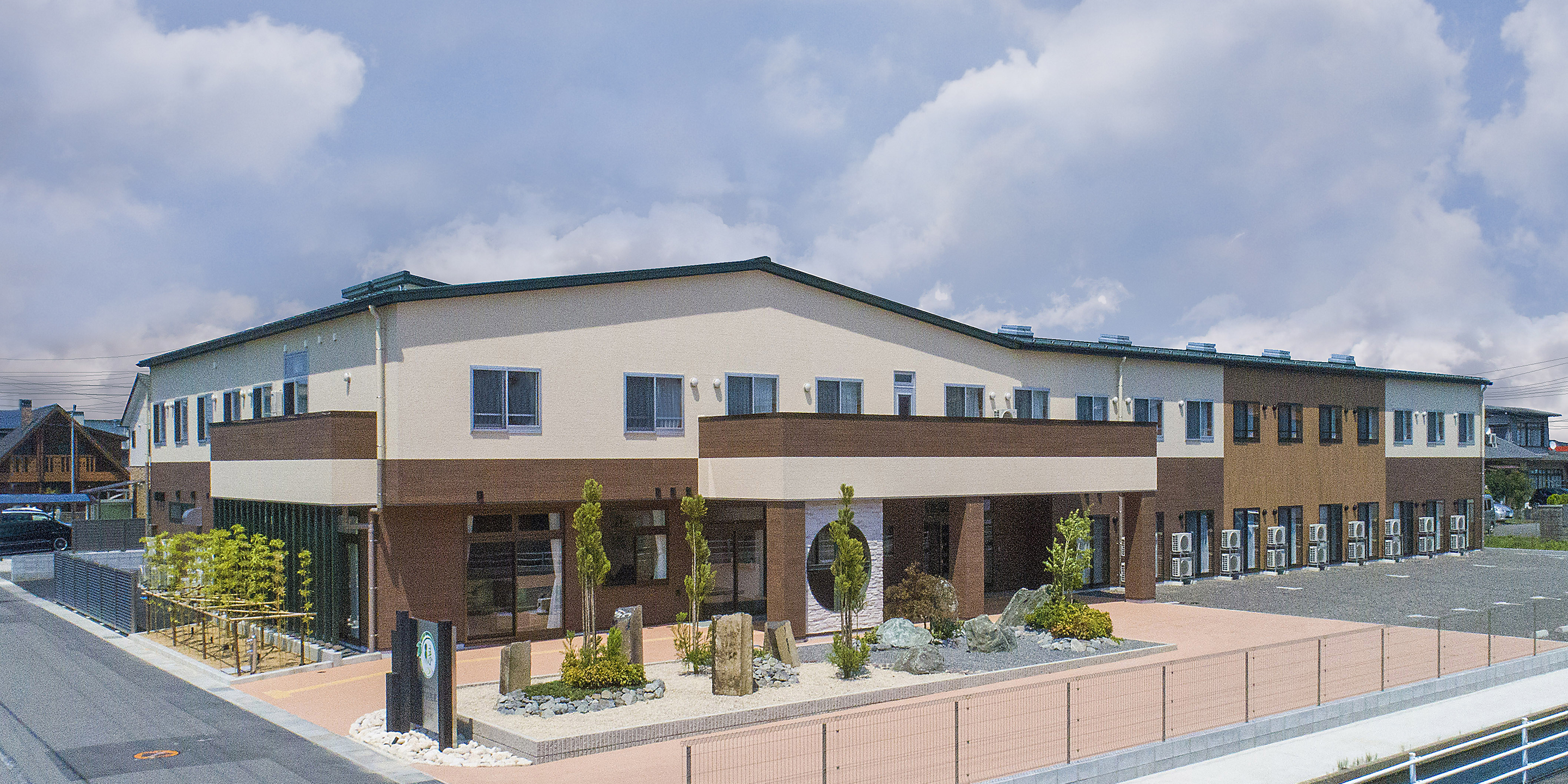 建物外観(正面)